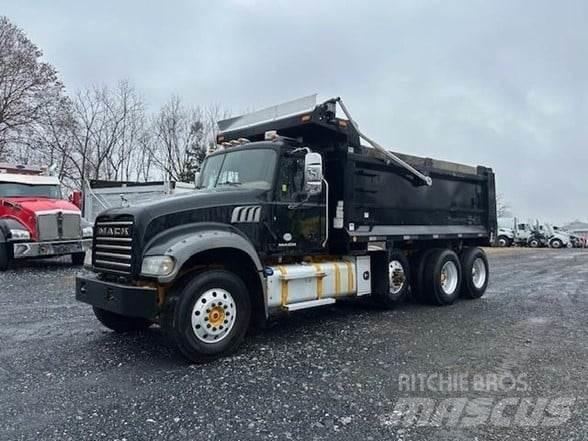 Mack GRANITE GU713 덤프 트럭