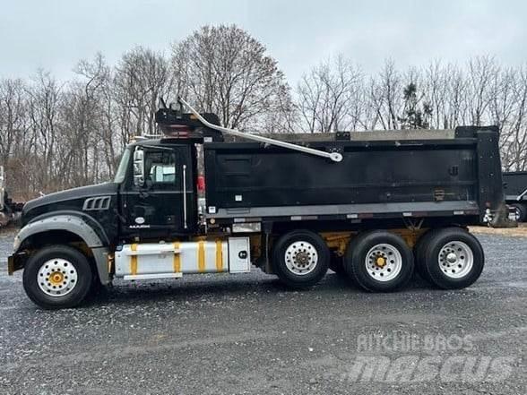 Mack GRANITE GU713 덤프 트럭