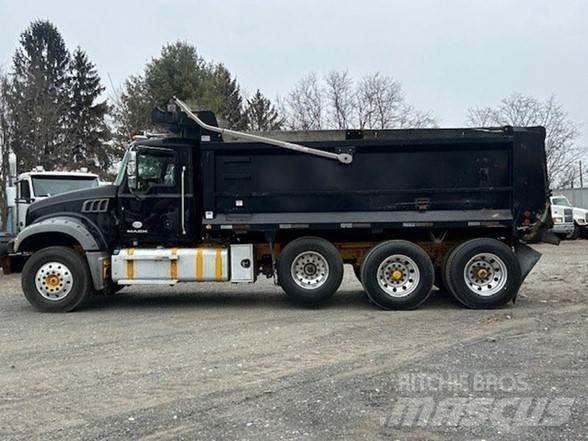 Mack GRANITE GU713 덤프 트럭