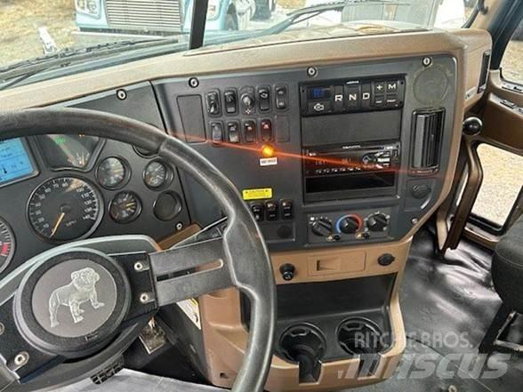 Mack GRANITE GU713 덤프 트럭