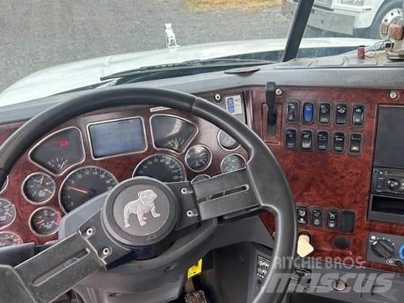 Mack GRANITE GU813 폐기물 수거 트럭