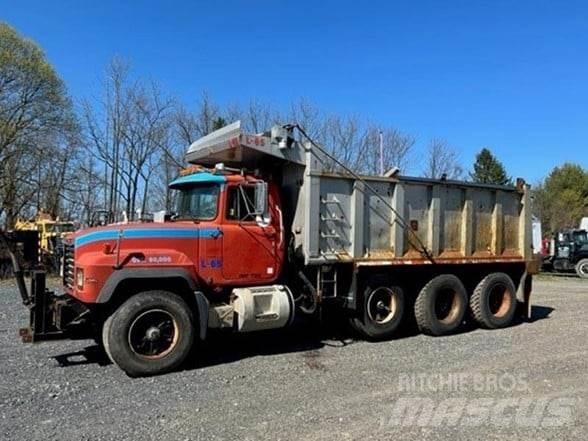 Mack RD688S 덤프 트럭