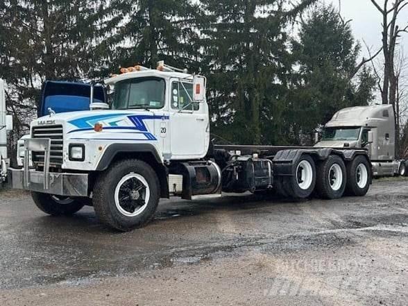 Mack RD690 폐기물 수거 트럭