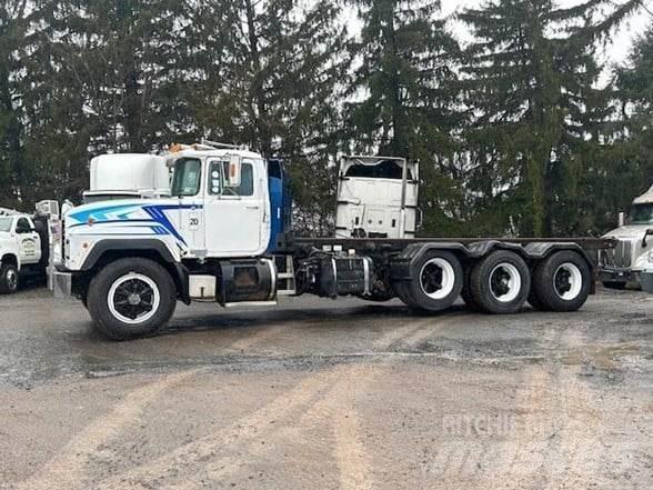 Mack RD690 폐기물 수거 트럭