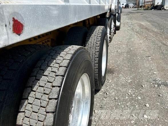 Peterbilt 567 덤프 트럭