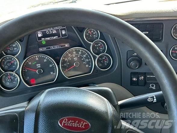 Peterbilt 567 덤프 트럭