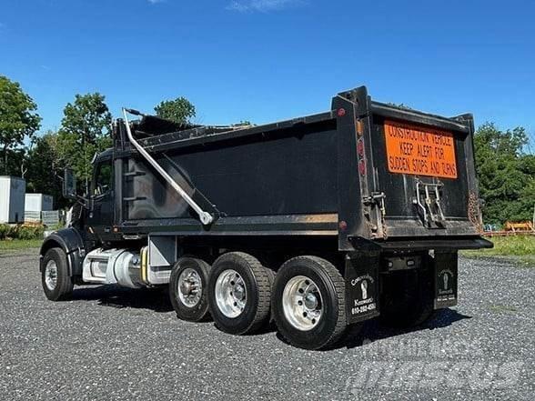Peterbilt 567 덤프 트럭