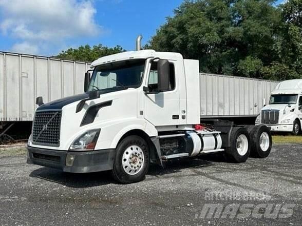 Volvo VNL64T300 트랙터 유닛