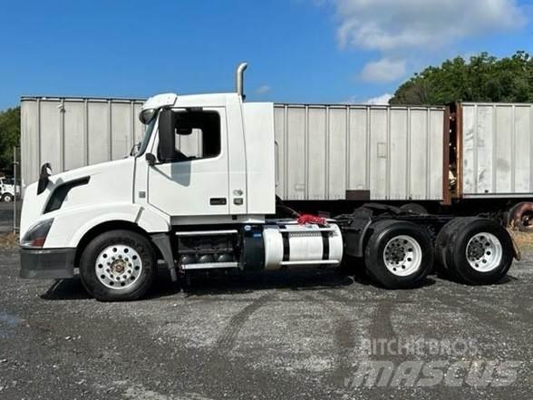 Volvo VNL64T300 트랙터 유닛