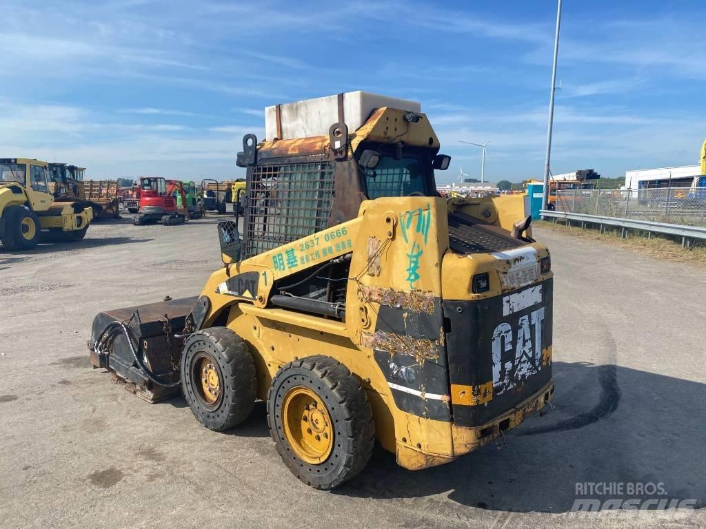 CAT 246  스키드로더