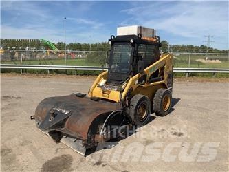 CAT 246  스키드로더