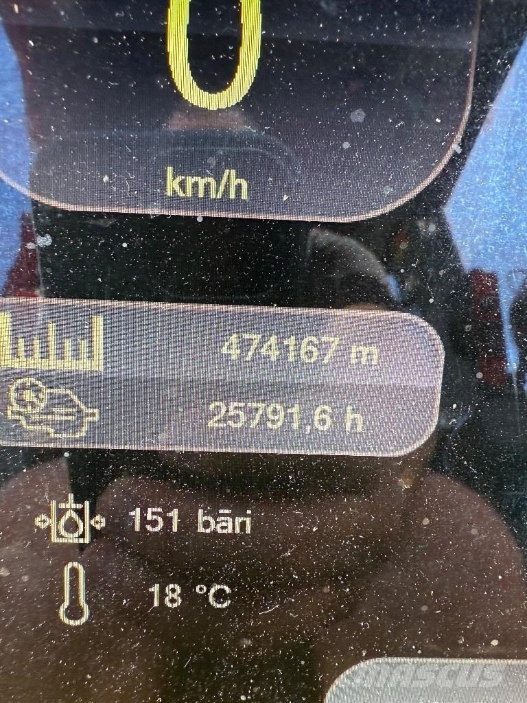 Komatsu 901 원목 하베스터