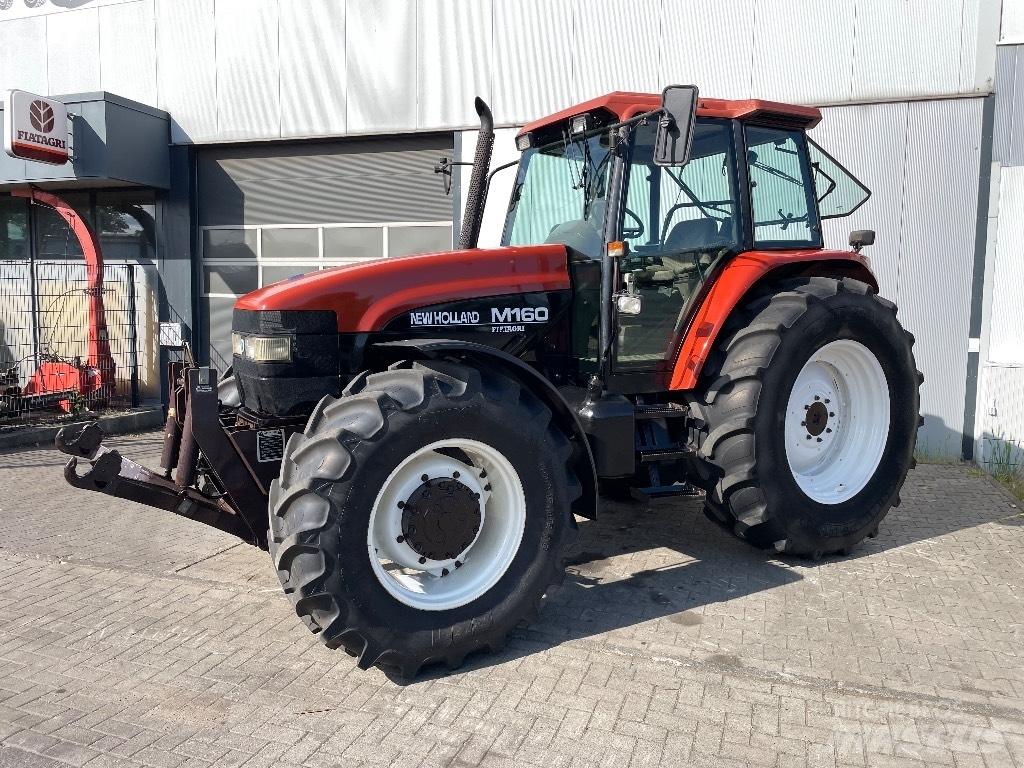 New Holland M 160 트랙터