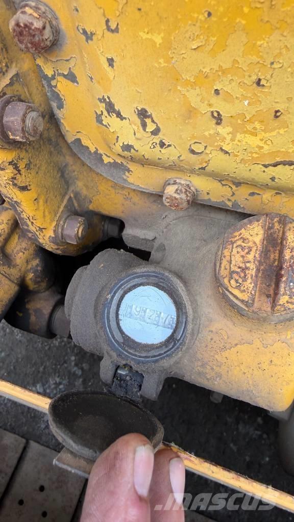 CAT D 2 크롤러 도저