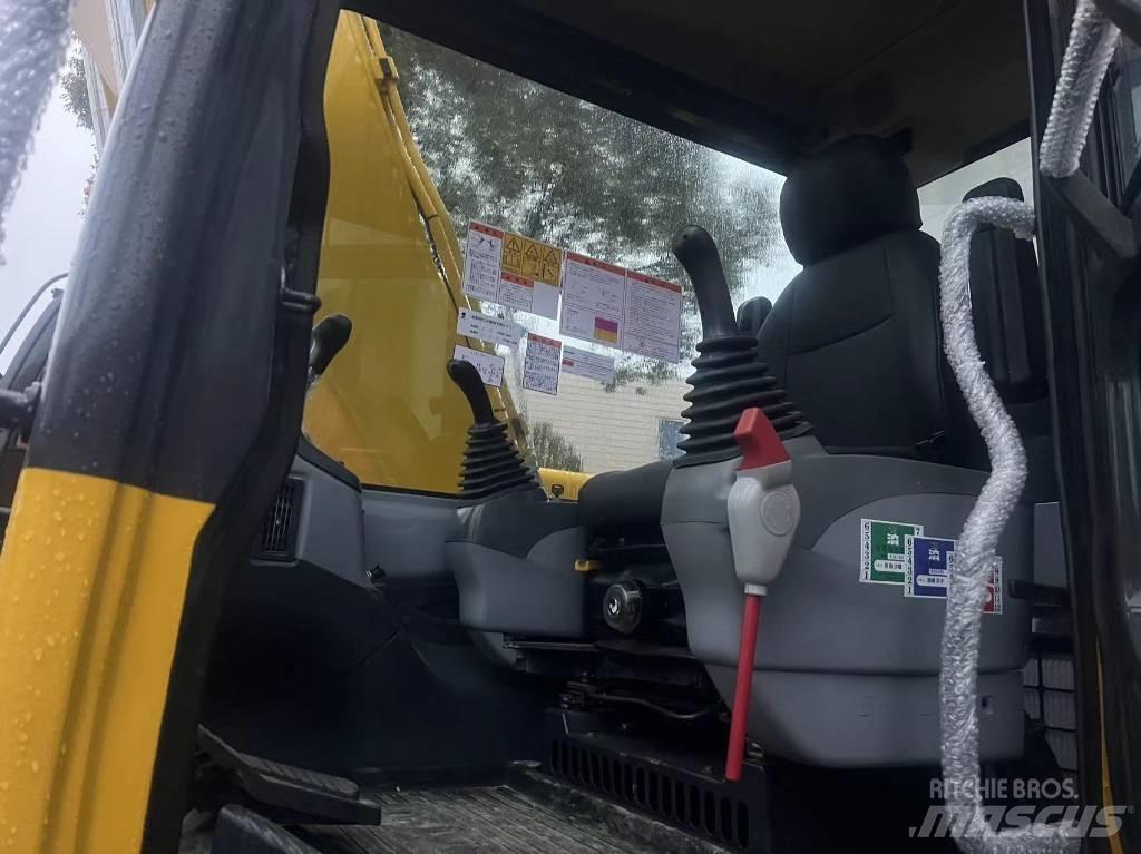Komatsu PC 130 중형굴삭기 7톤-28톤