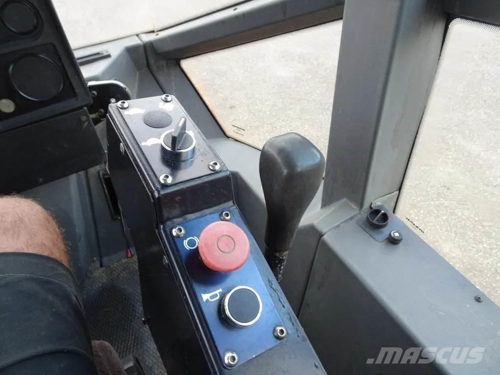 Dynapac CA152D 공기 타이어 롤러
