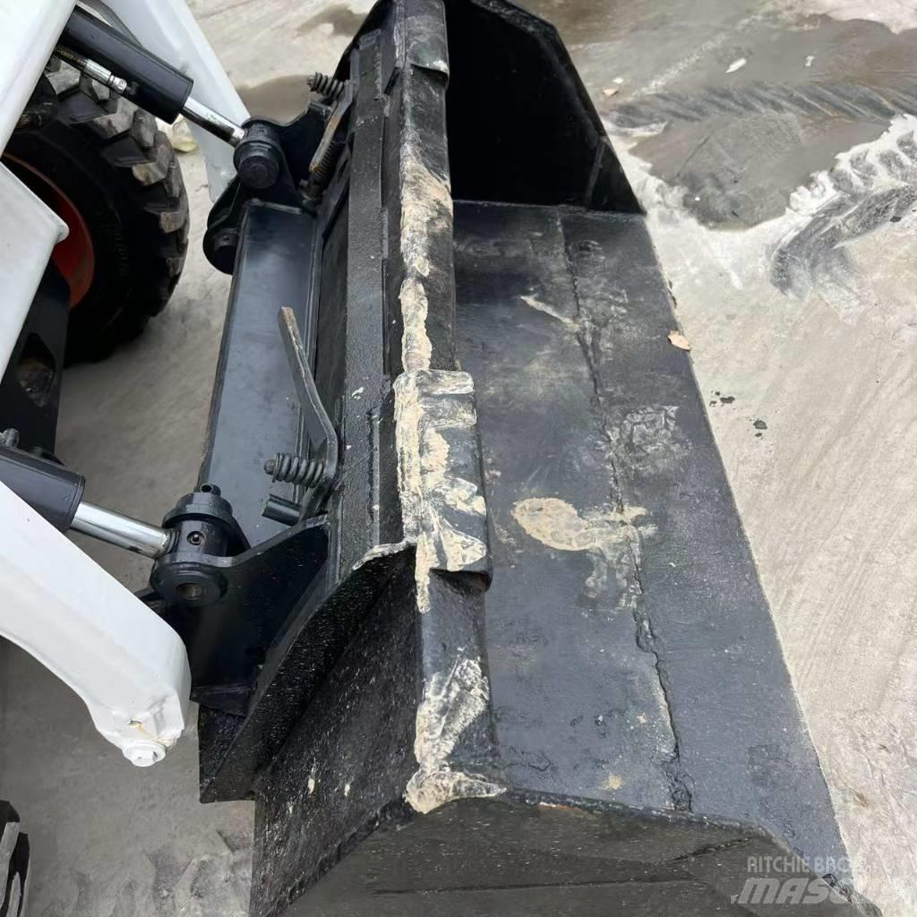 Bobcat S 160  스키드로더