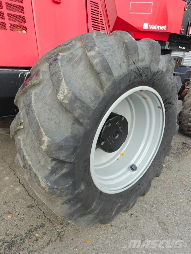 Valmet 901TX 원목 하베스터