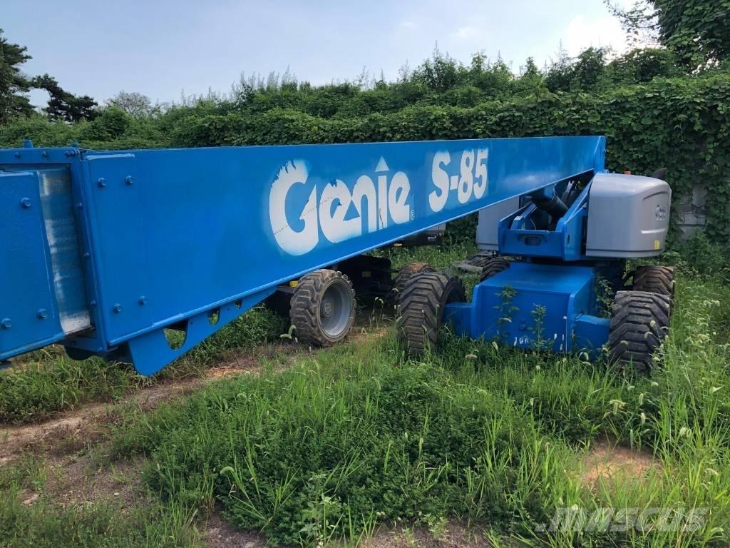 Genie S 85 견인식 전동이동 리프트
