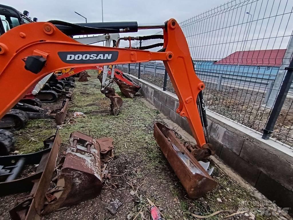 Doosan DX 19 소형 굴삭기 7톤 미만