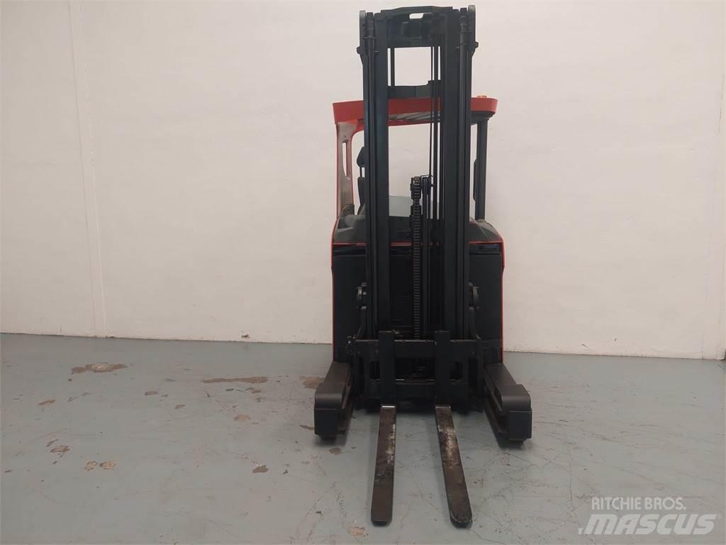 BT RRE 140 H 리치 트럭