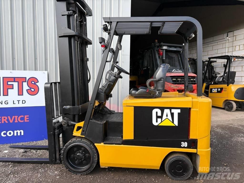 CAT EP 30 K 전동 지게차