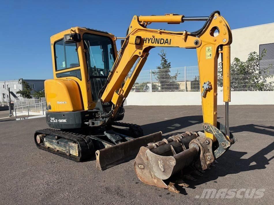 Hyundai R25Z-9 AK 소형 굴삭기 7톤 미만