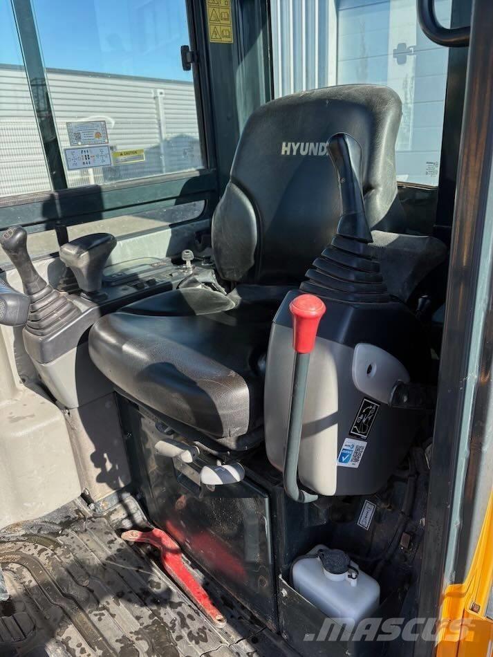Hyundai R25Z-9 AK 소형 굴삭기 7톤 미만