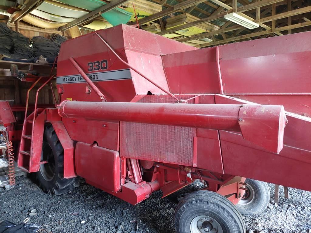 Massey Ferguson 330 콤바인 수확기