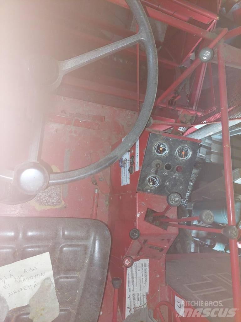 Massey Ferguson 330 콤바인 수확기