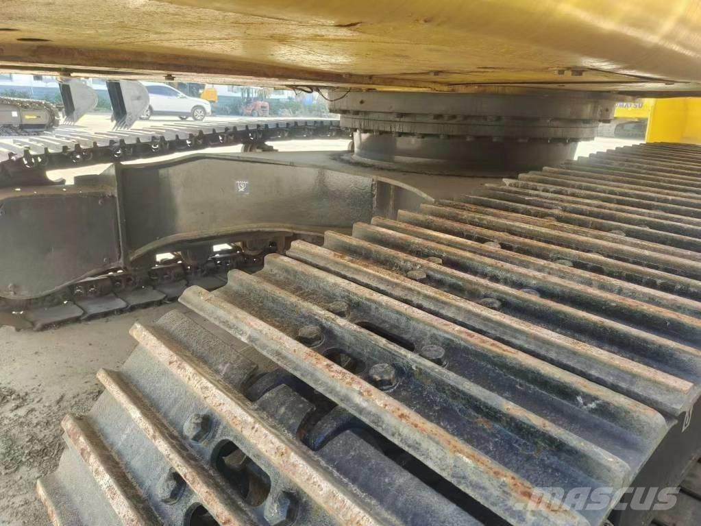 Komatsu PC 220 대형 굴삭기 29톤 이상