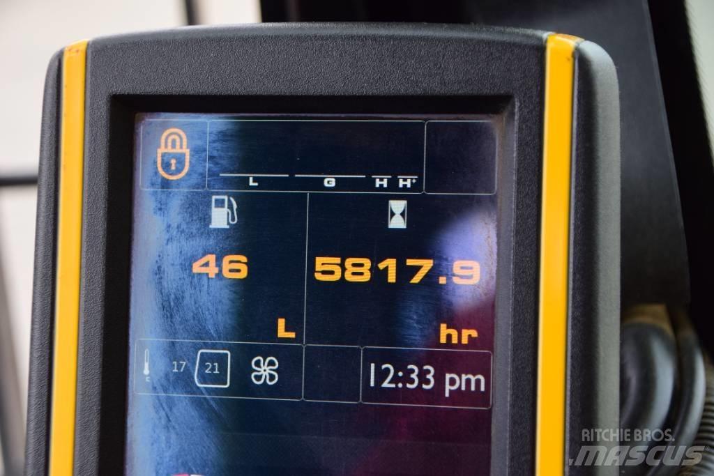 JCB JS131LC PLUS 대형 굴삭기 29톤 이상