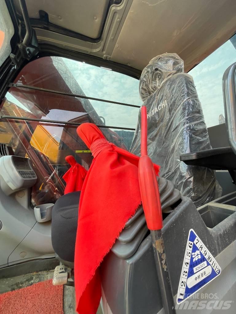 Hitachi ZX 200 대형 굴삭기 29톤 이상