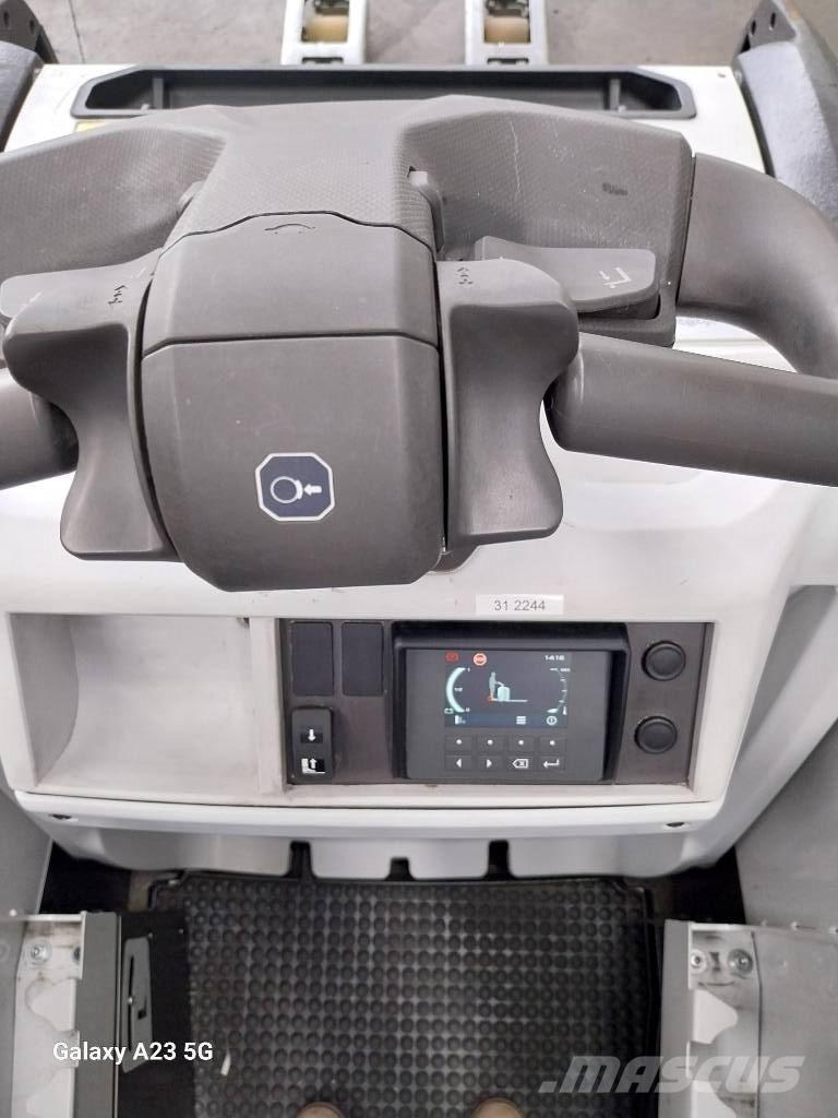 UniCarriers PLR200 로우 리프터(승강대 포함)