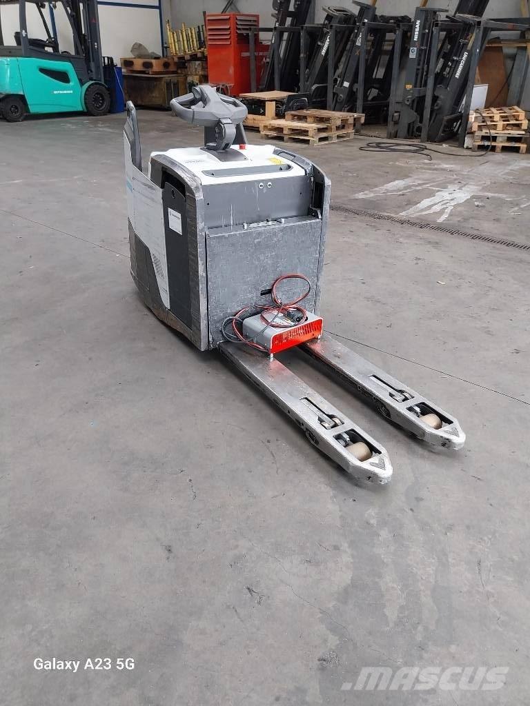 UniCarriers PLR200 로우 리프터(승강대 포함)
