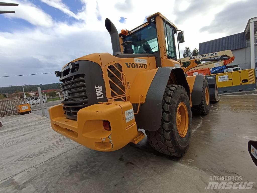 Volvo L 90 F  휠로우더