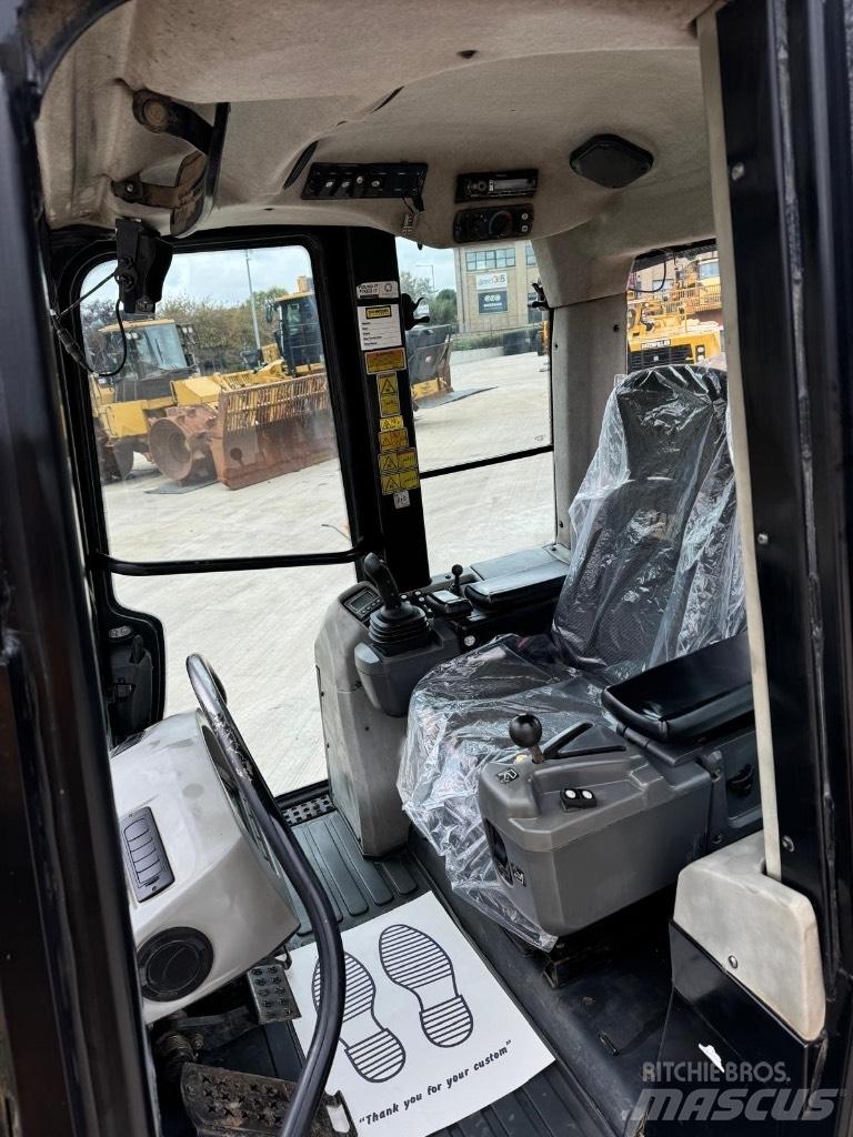 CAT 953D 궤도식 로우더