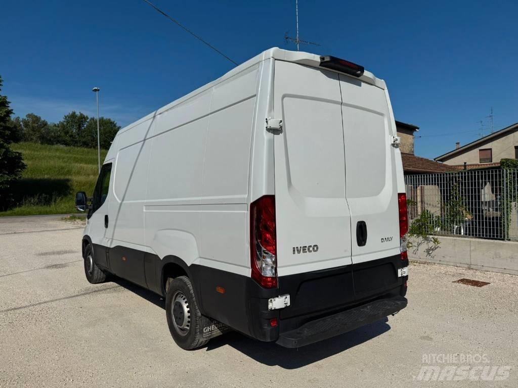 Iveco Daily 35s14 패널 화물차