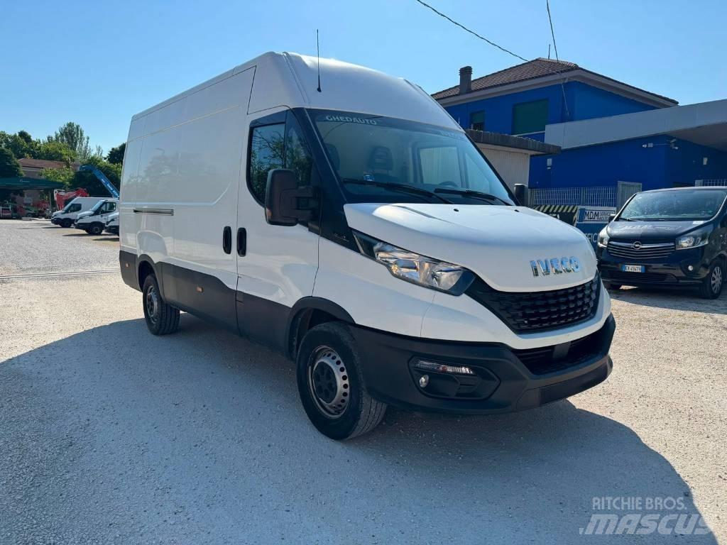 Iveco Daily 35s14 패널 화물차