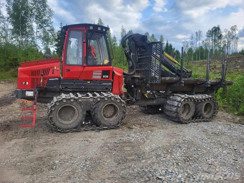 Komatsu 835 원목 포워더