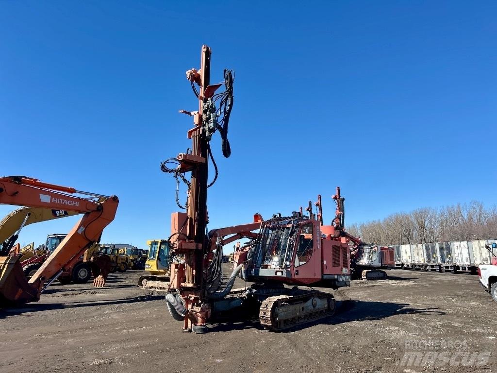 Sandvik DX 800 도로 굴착기