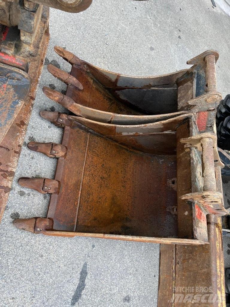 Komatsu PW 98 MR-8 중형굴삭기 7톤-28톤