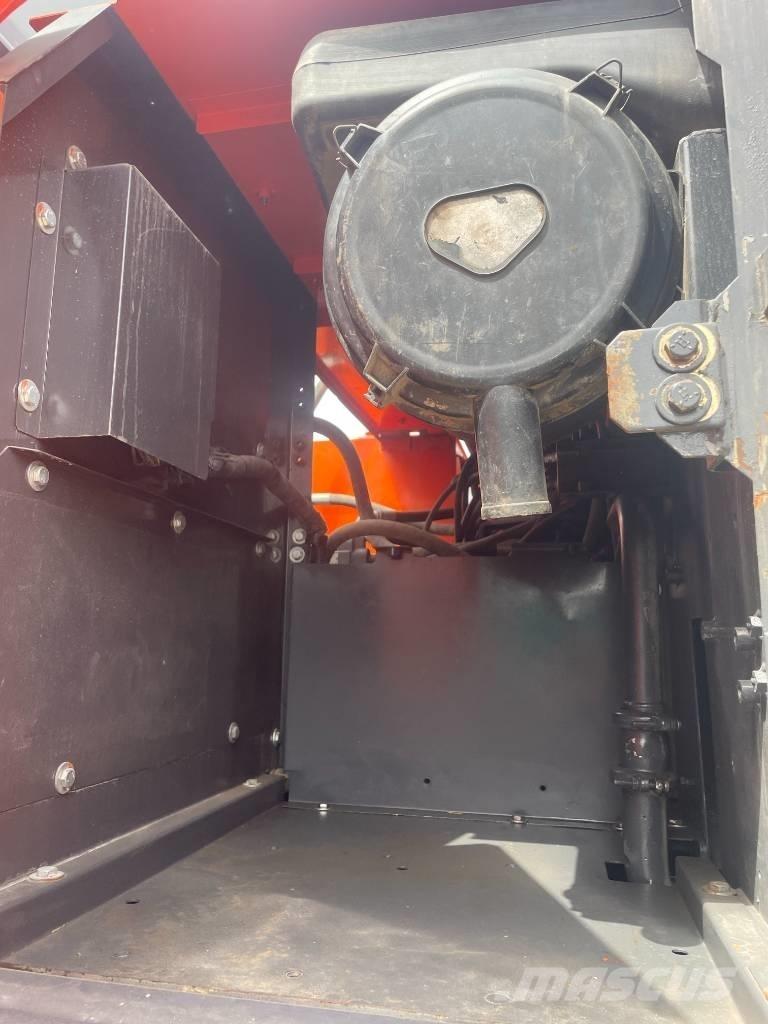 Hitachi ZX 240 대형 굴삭기 29톤 이상