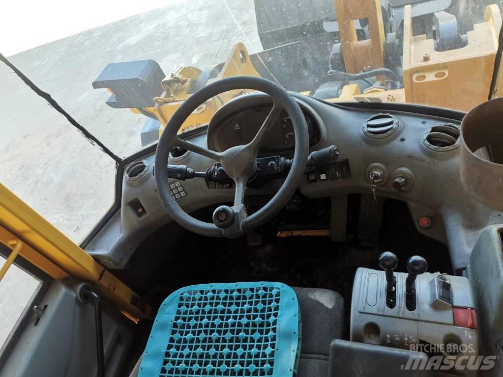 Volvo L 120 E  휠로우더