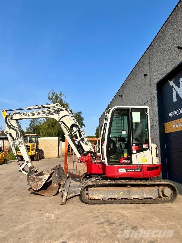 Takeuchi TB 257 FR 소형 굴삭기 7톤 미만
