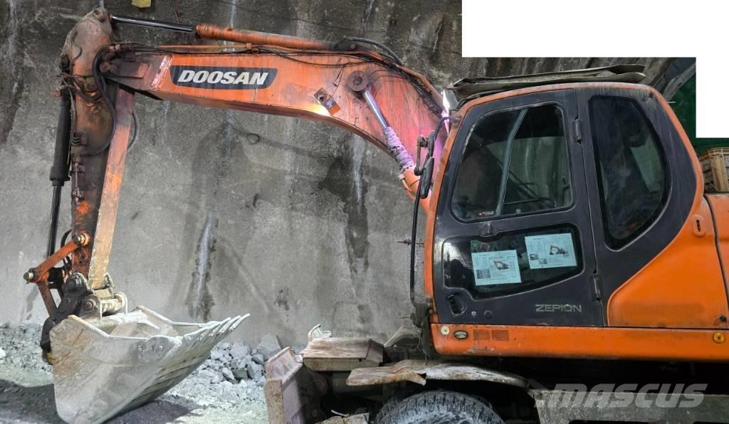 Doosan DX 210 W  휠 굴삭기