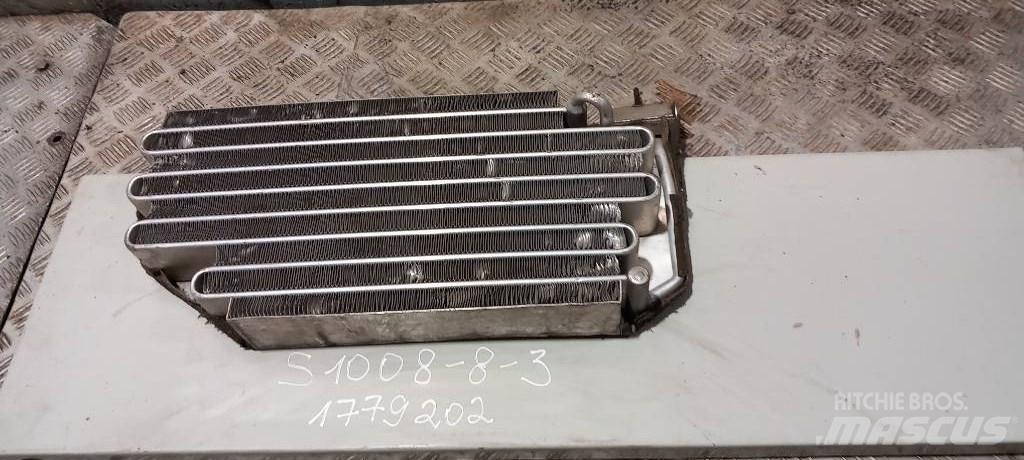 Scania R 440.    1779202 라디에이터