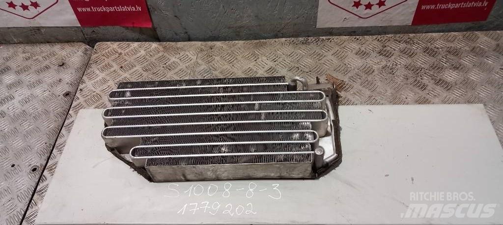 Scania R 440.    1779202 라디에이터