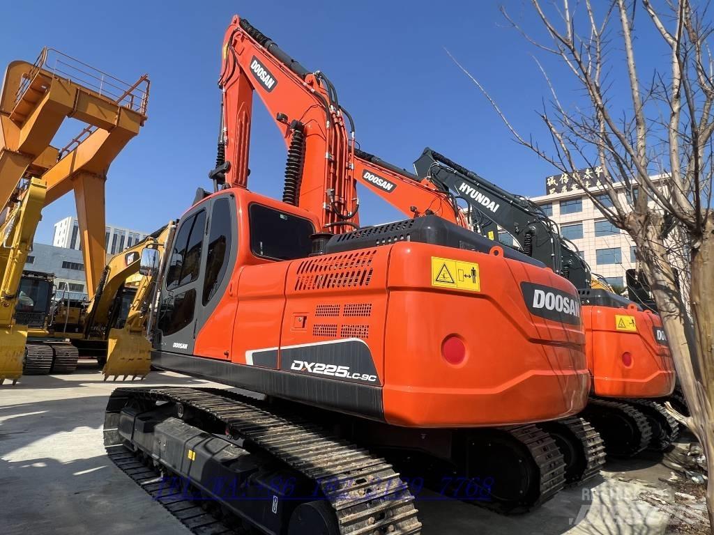 Doosan DX225 대형 굴삭기 29톤 이상