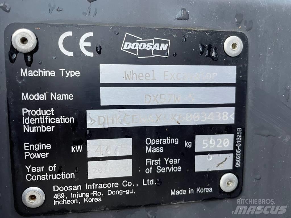 Doosan DX 57 W-5  휠 굴삭기